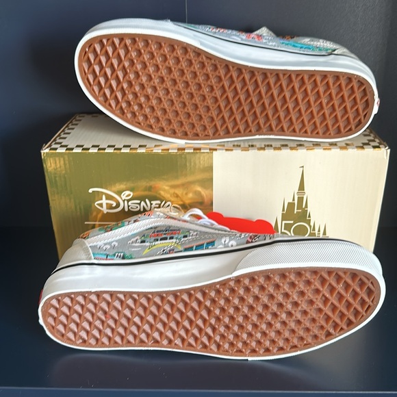 NEW Disney x Vans Limited Edition Sneakers Size 8.5 - Picture 8 of 10